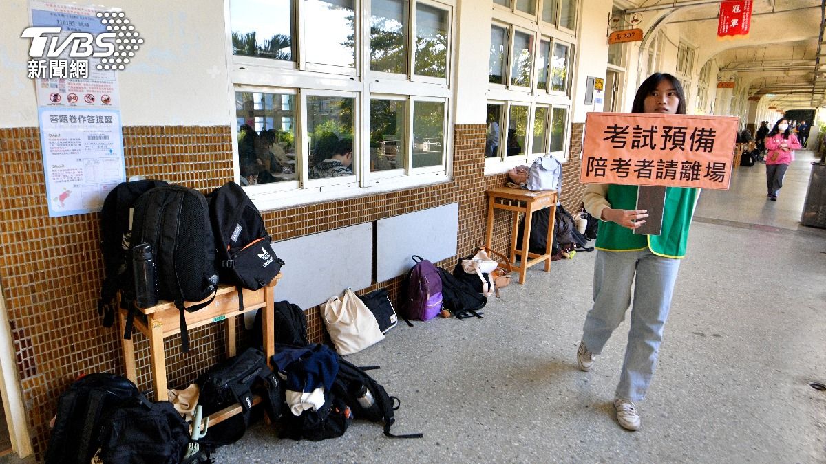今年學測有超過12萬考生應試，首日登場數A及自然科考試。（圖／記者胡瑞麒攝）