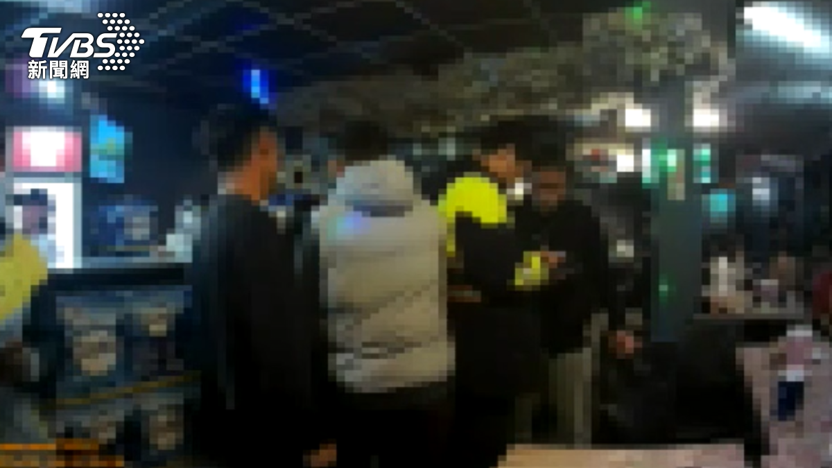 以為被嗆「看X小」!台中少年仔深夜餐館打成一團 男右眼掛彩