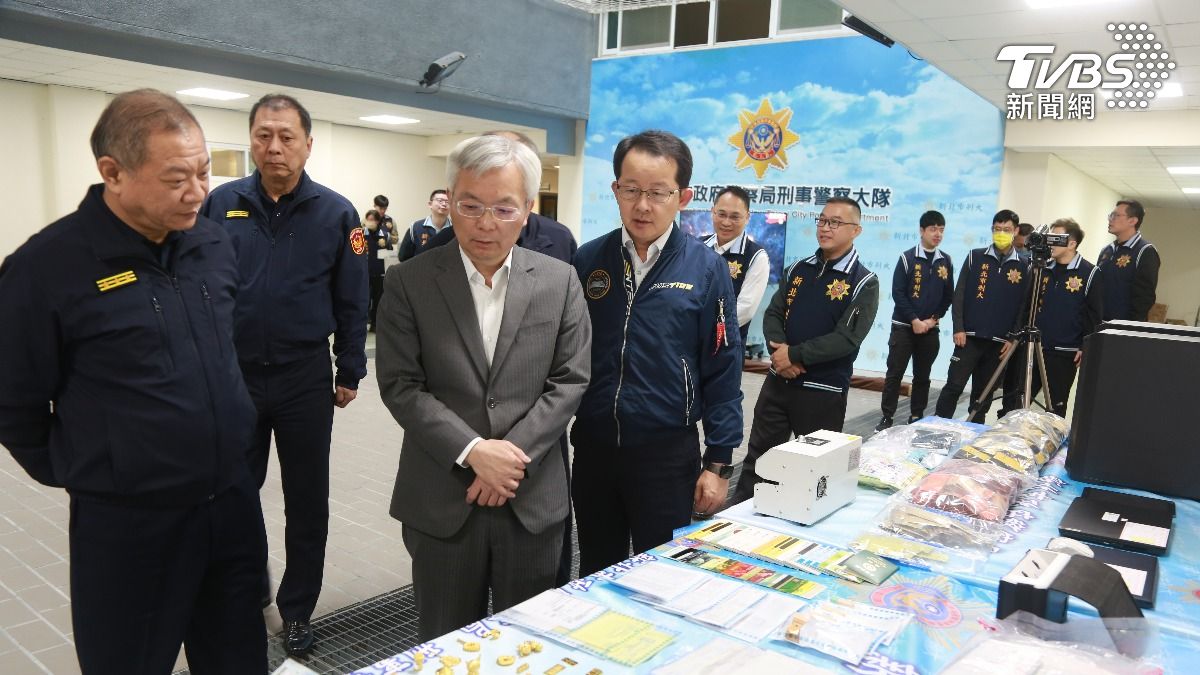 新北「斬金行動」逮56詐欺犯、扣現金1301萬 警署長慰勉