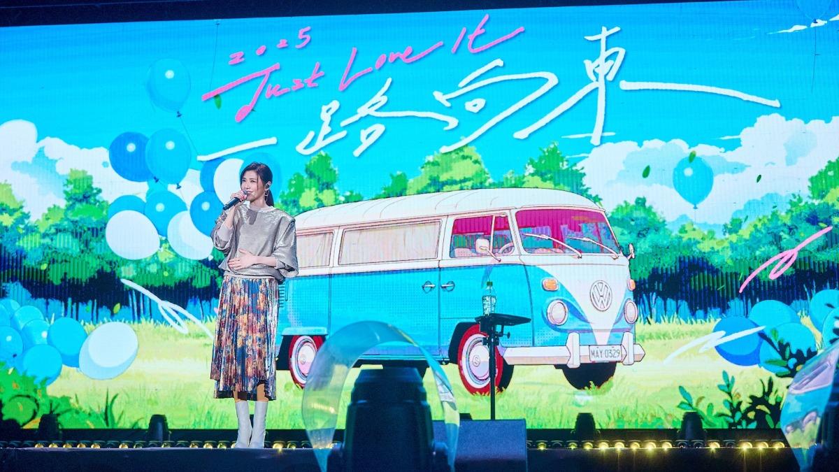 蘇慧倫昨天就抵達花蓮,搶先買了不少伴手禮。(圖/相信音樂提供)