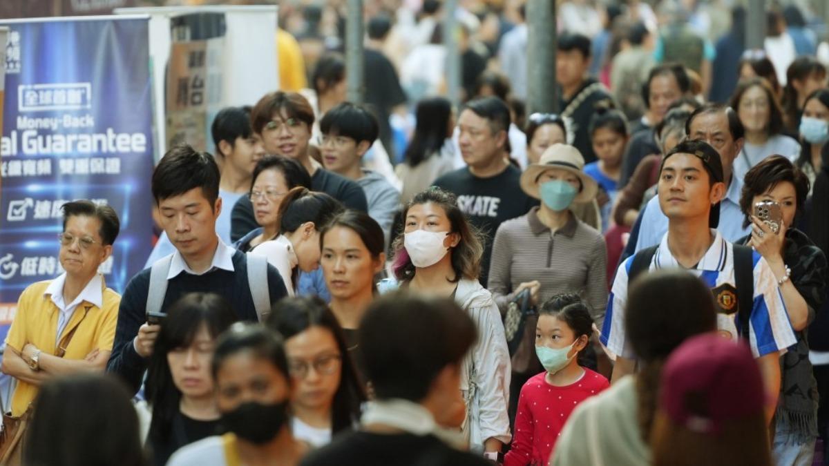 許樹昌呼籲到人多地方要戴口罩。(圖/星島日報)