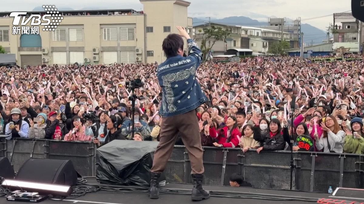 普悠瑪包車成KTV包廂!五迷忘情公播嗨唱 台鐵說明了