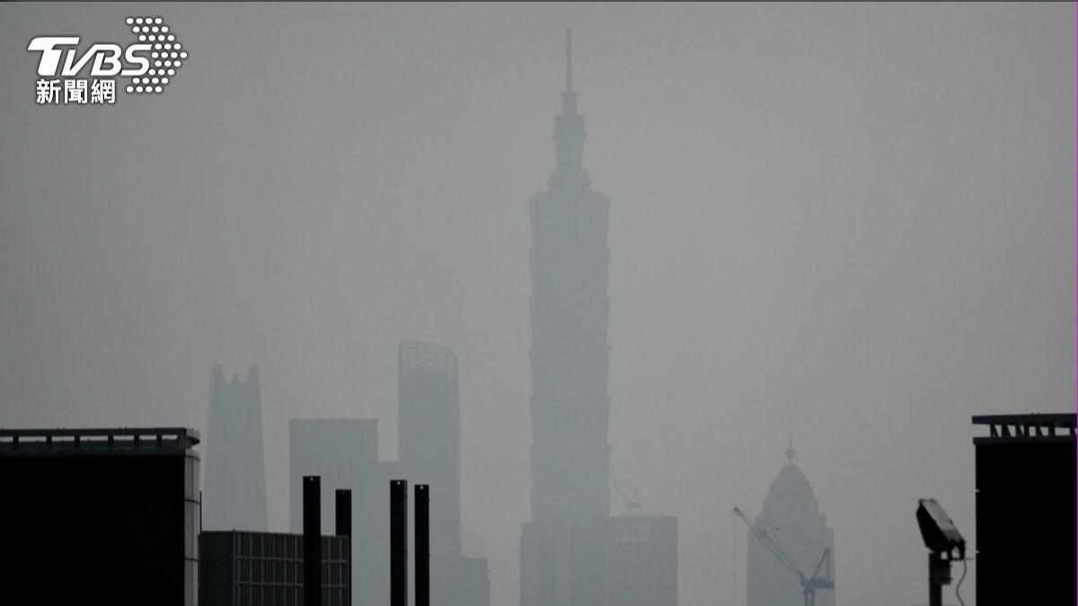 眼痛、喉嚨痛快進屋!北部金門空汙亮燈 國健署:室內開空氣清淨機