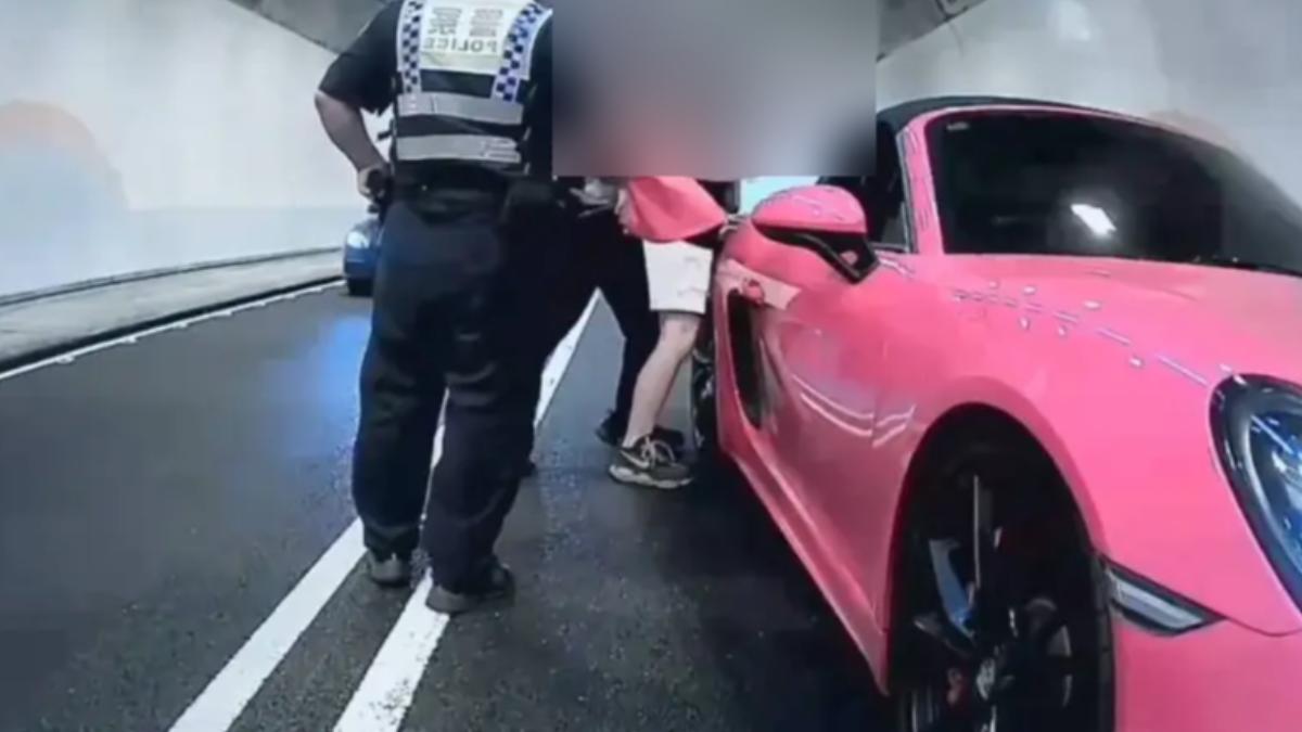原本使用假車牌被抓的話,都是只針對車主開罰,而修法後將增訂納入非車主的駕駛人共同承擔責任,同樣處以最高36,000元罰鍰。(圖/警方提供)