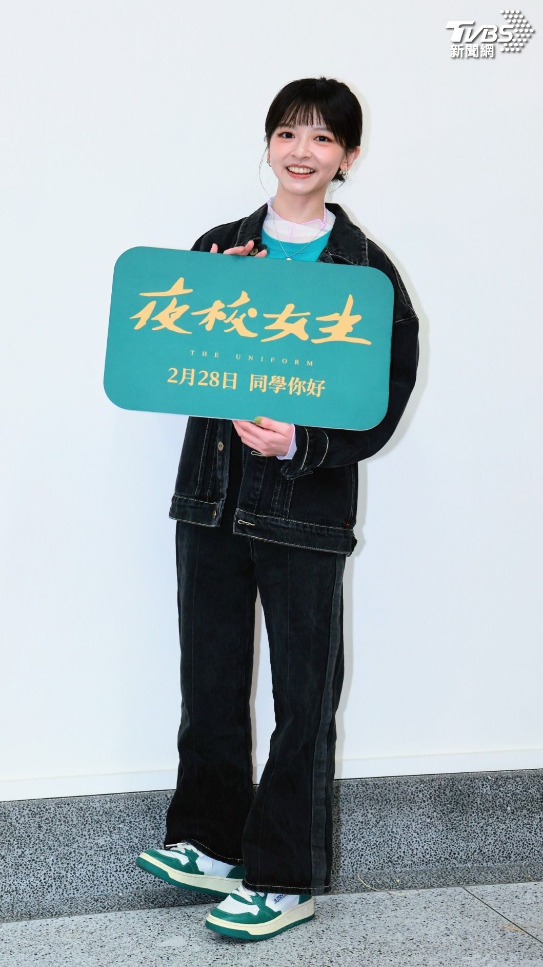 陳妍霏在拍攝期間碰上生日,大家都幫她慶生。(圖/趙世平攝)