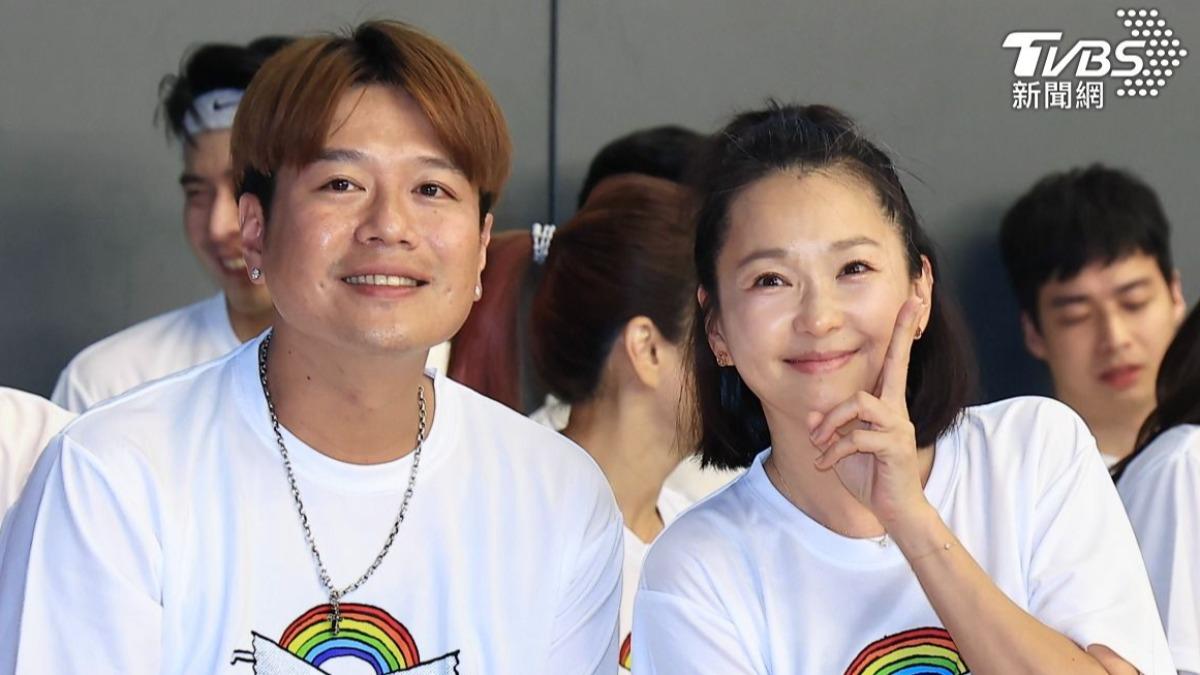 李易原諒色聊事件! 六月「同框破婚變」:腫到不成人樣