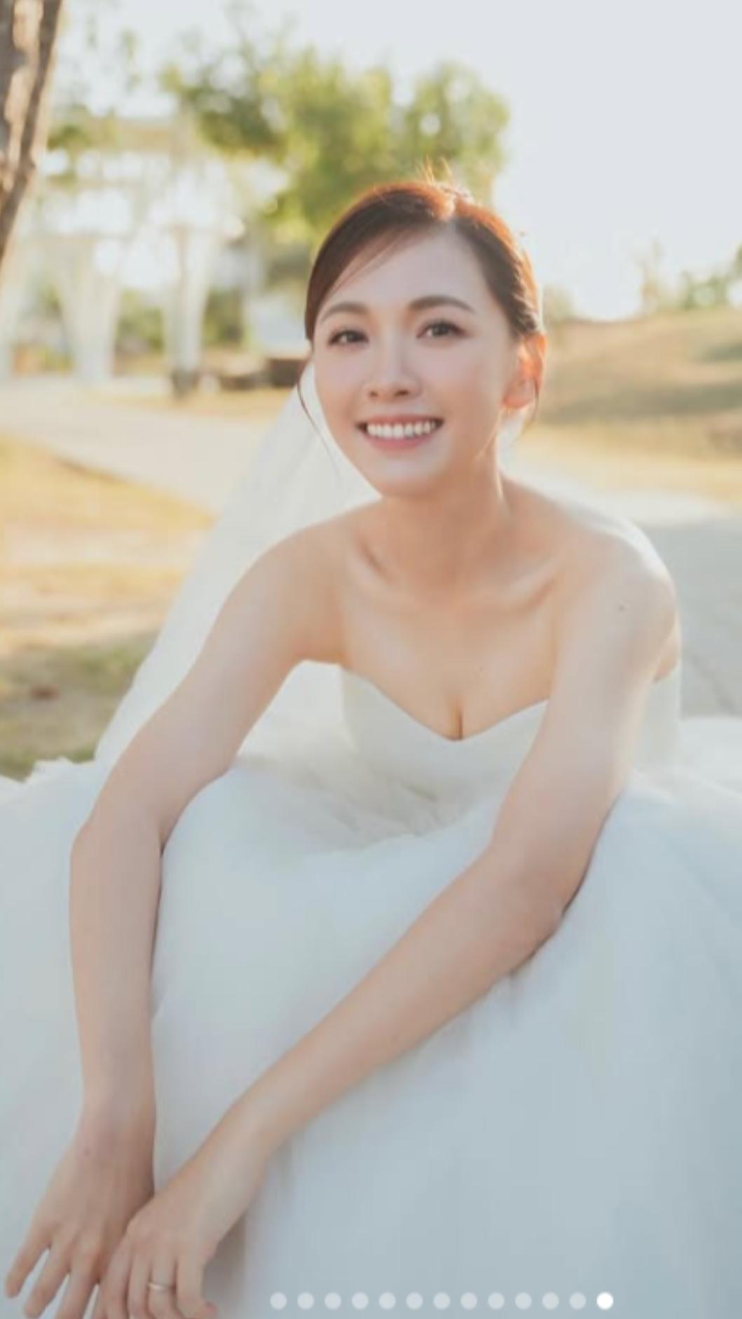 林玟誼披深V婚紗性感可人。(圖/翻攝自林玟誼IG)