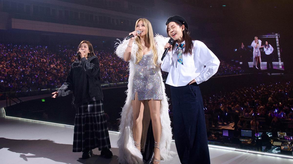 江美琪、A-Lin、彭佳慧一起合唱。(圖/众悅娛樂提供)