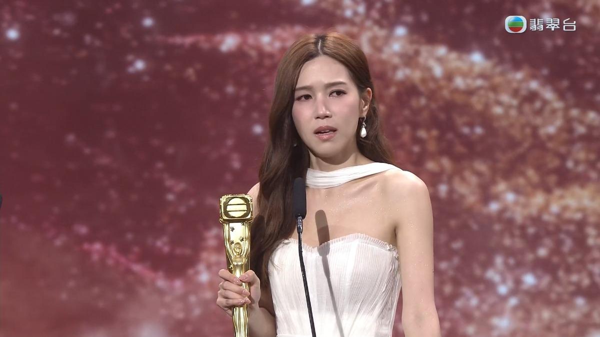 傅嘉莉以《反黑英雄》奪下最佳女配角獎。(圖/翻攝自TVB臉書)