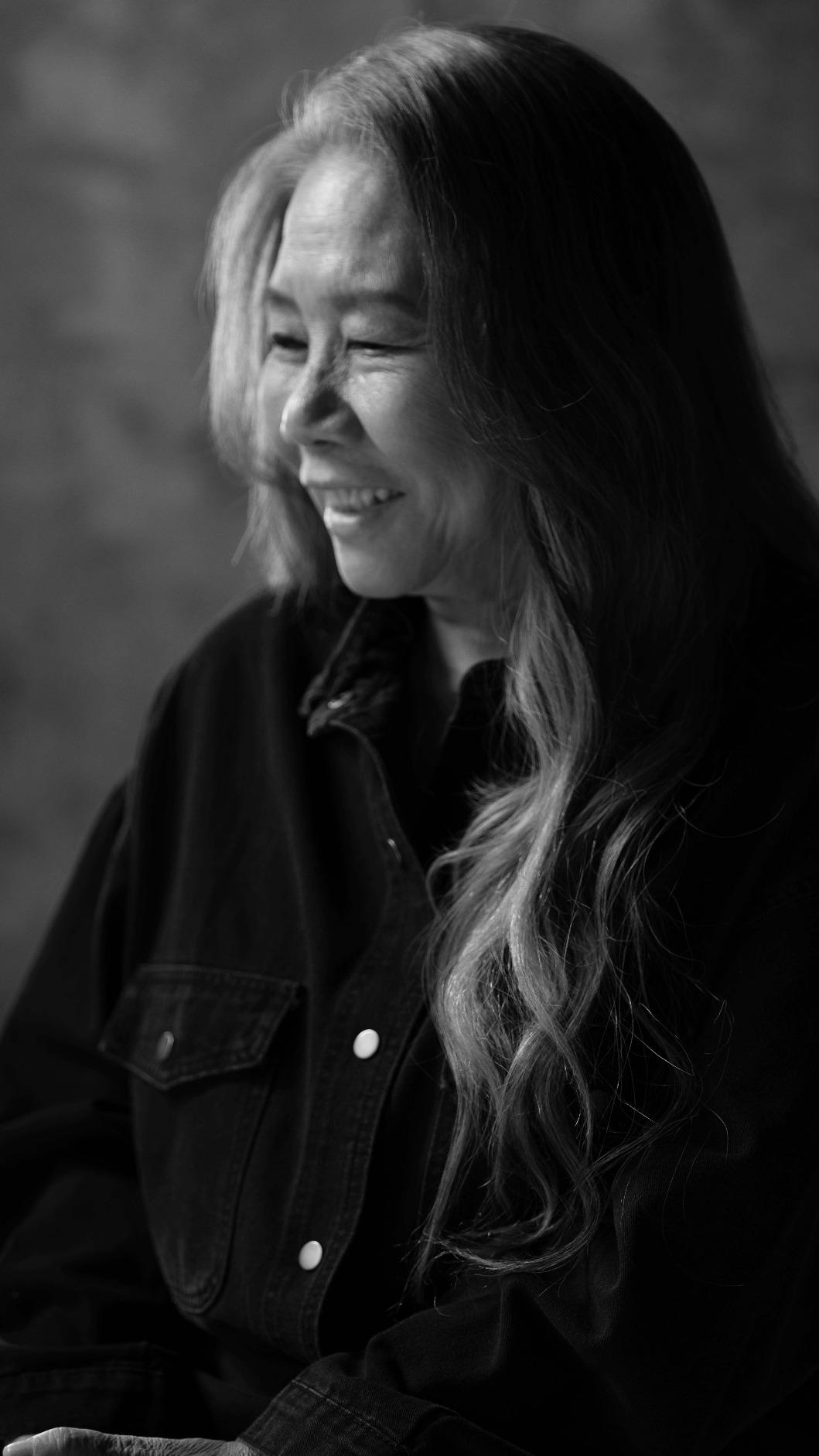 陳小霞70歲還在創作。(圖/華研國際提供)