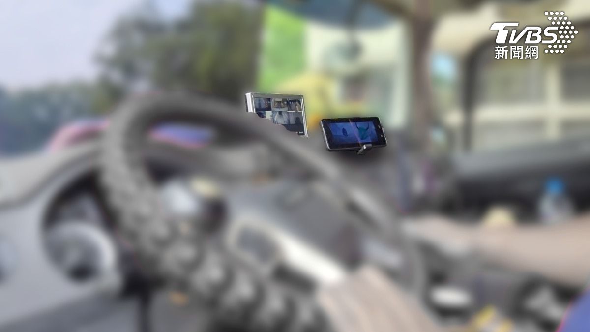 大型車駕駛觀看易分心裝置。(圖/TVBS)