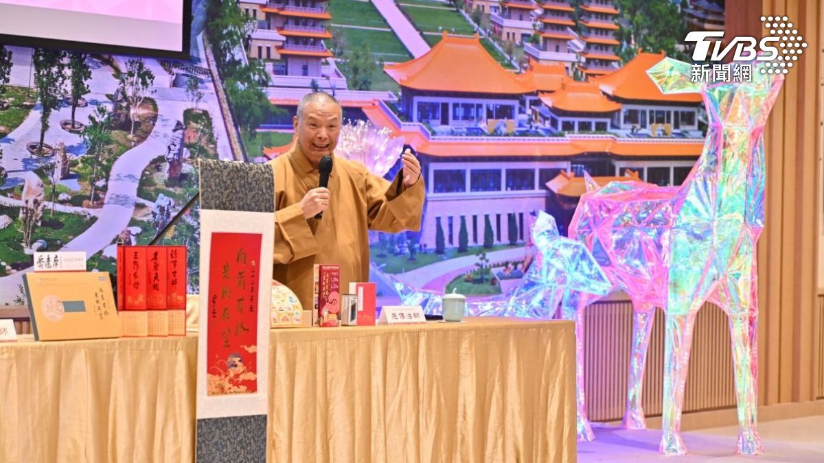 慧傳法師分享平安燈法會，是傳遞星雲大師勉大眾在蛇年勇敢精進，祝福光明就在前方