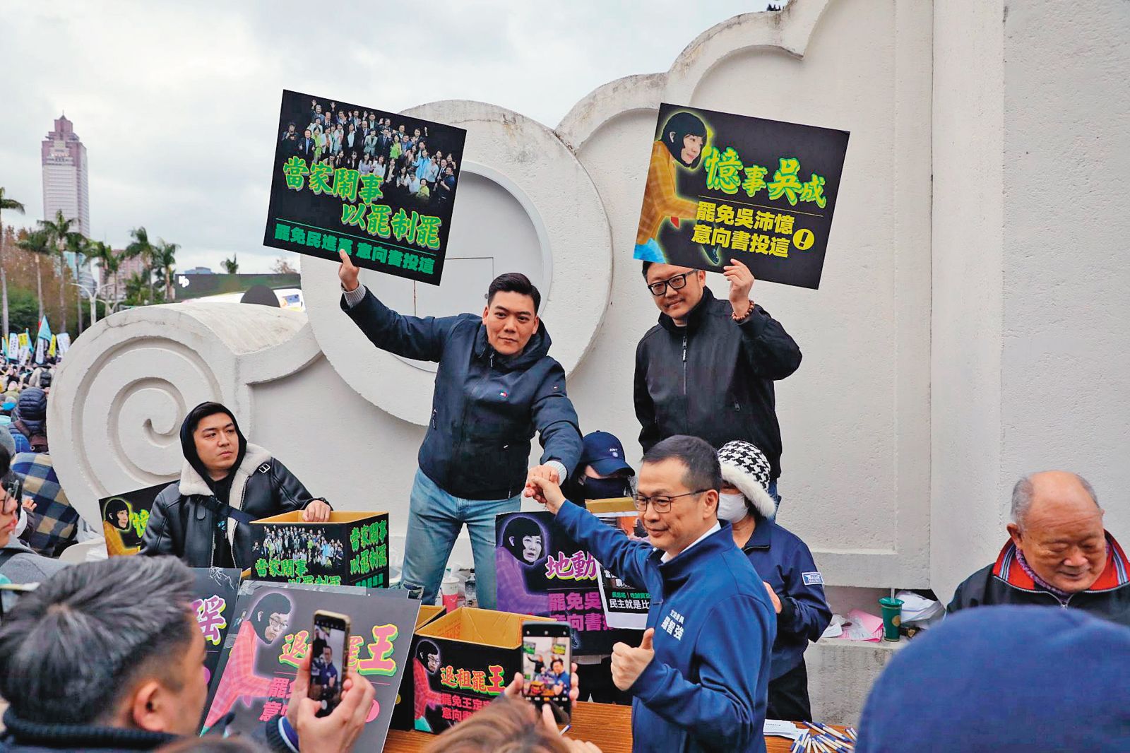 藍營以罷制罷,最優先目標鎖定北市雙姝吳思瑤、吳沛憶。(圖/翻攝自賴苡任臉書)