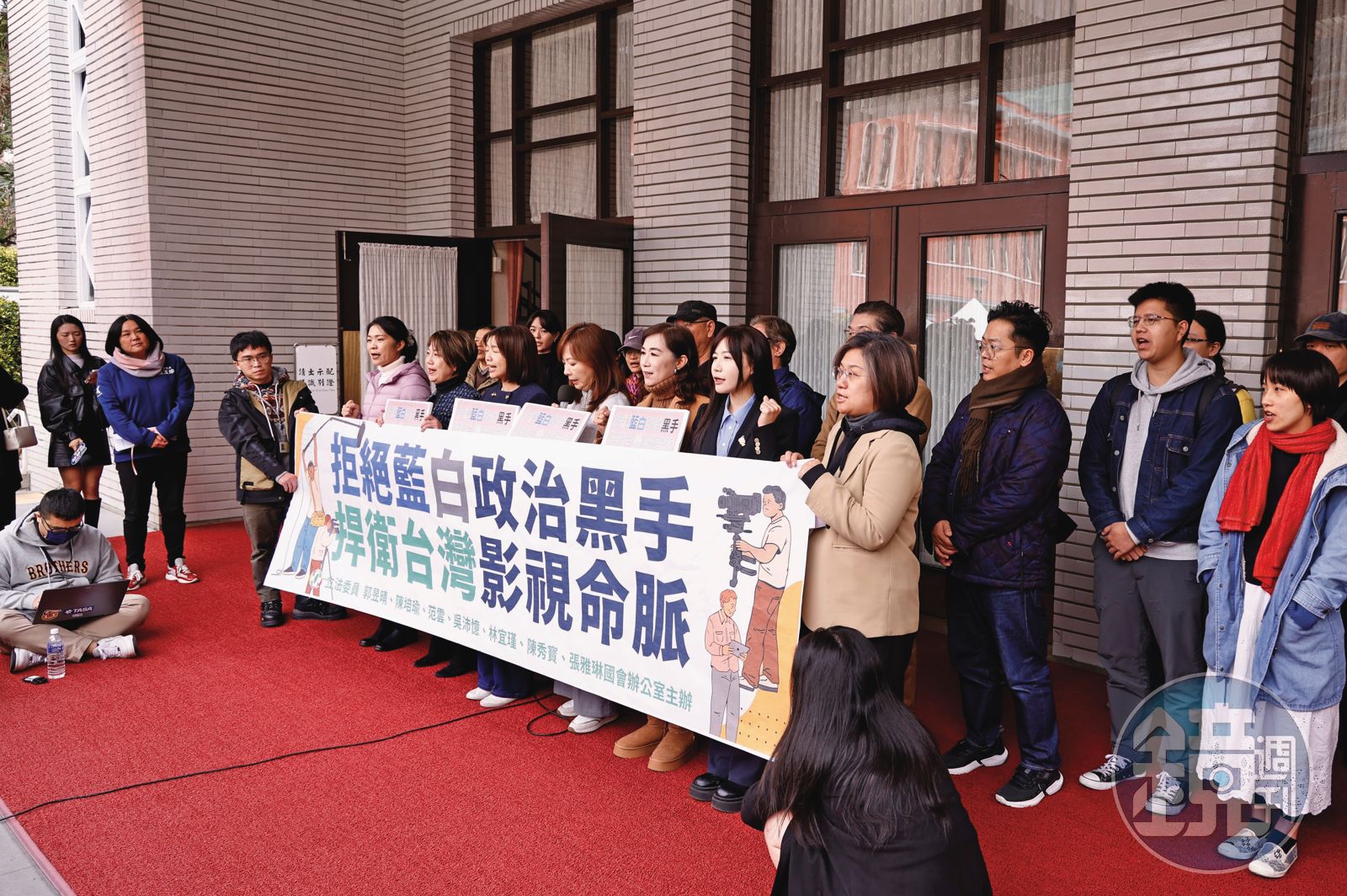 藍委揚言大刪公視預算引爆文化圈不滿,也為罷免行動添柴火。(圖/鏡週刊)