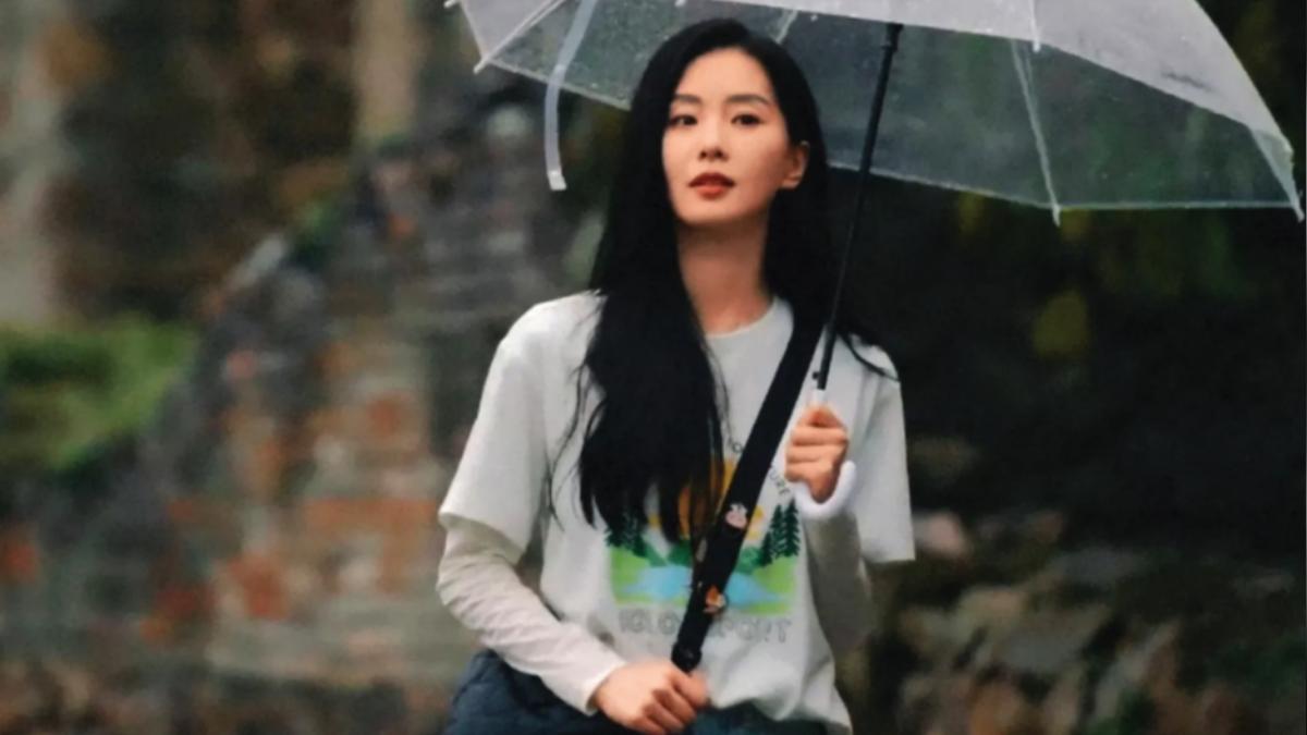 自認沒綜藝效果的劉詩詩，難得參與實境節目《一路前行2》。（圖／翻攝自微博）