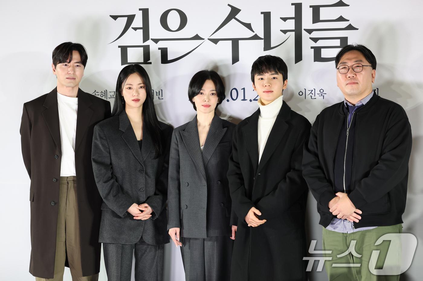 主要陣容左起為李振郁、全余贇、宋慧喬、文友辰跟導演權赫宰。(圖/news1提供)