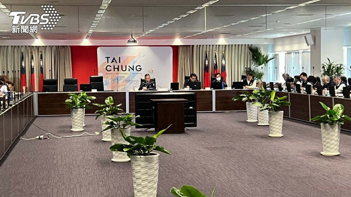 台中市長盧秀燕因感染A型流感身體不適請假，改由副市長黃國榮主持市政會議。（圖／中央社）