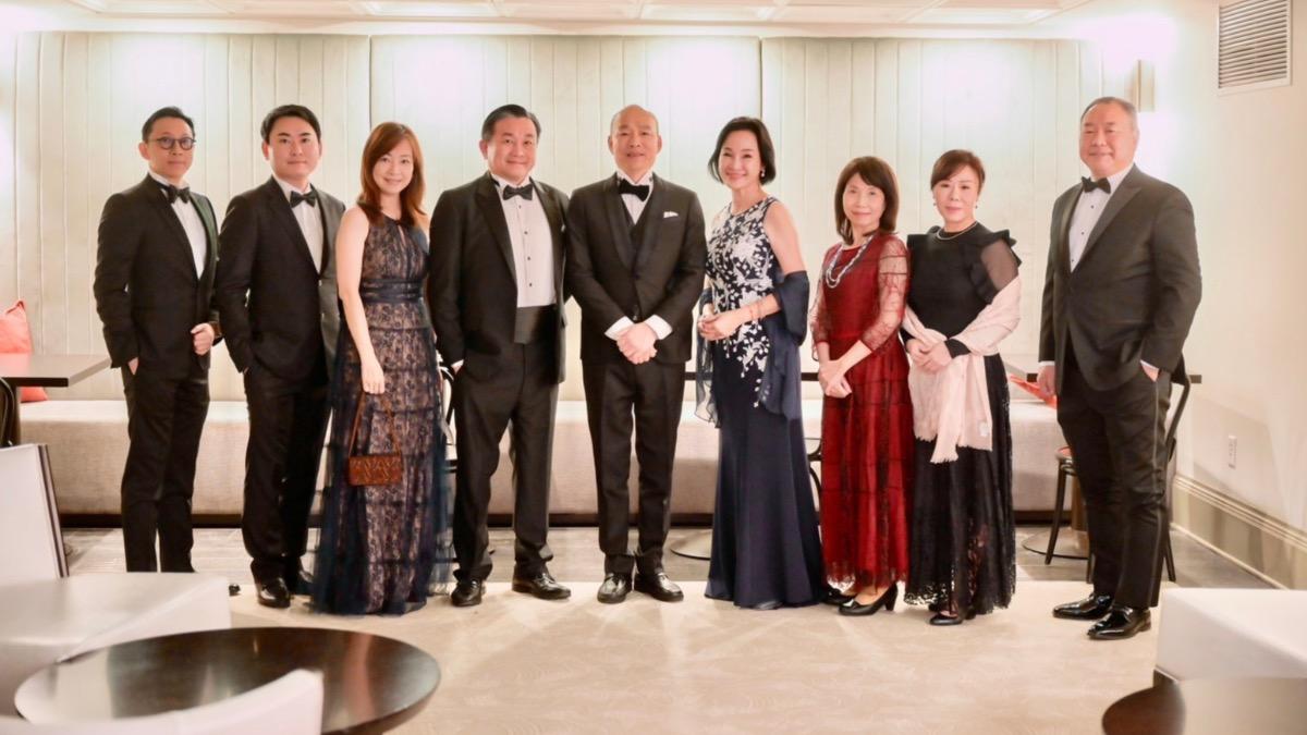 受邀美國退伍軍人晚宴 韓國瑜穿黑西裝打「蝴蝶領結」