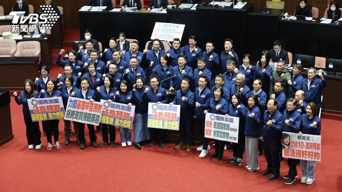 114年度中央政府總預算案爭議持續延燒，朝野對立氛圍越趨濃厚，民間掀起「大罷免潮」。（圖／潘建樺攝）