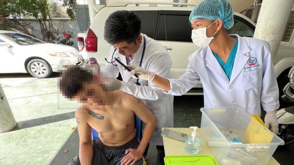YU EMIL脫困後目前正在接受柬埔寨國家警察的醫療保護,隨後將移交美國駐柬埔寨大使館處理。(圖/翻攝自柬中時報)