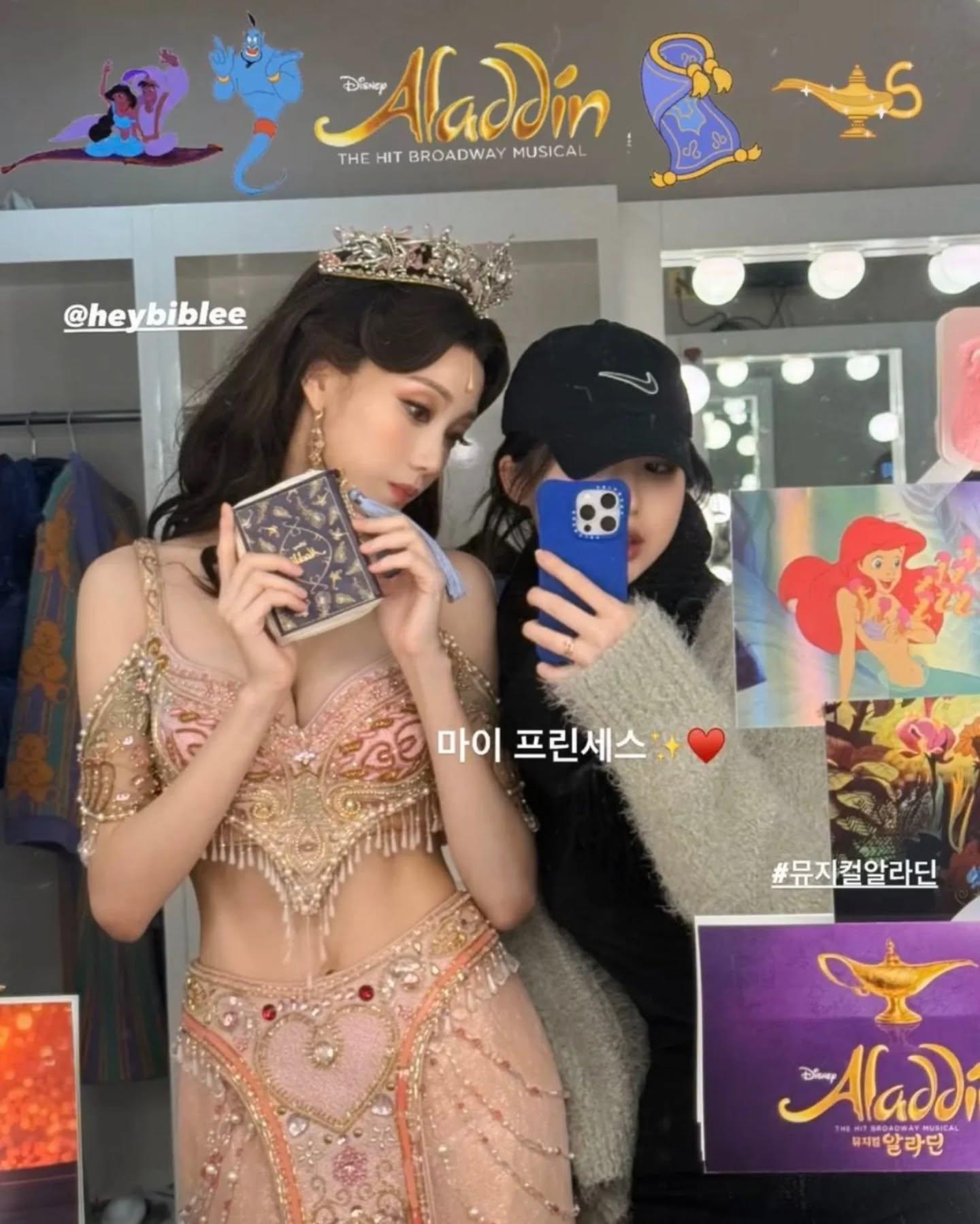 李聖經(左)的「11字腹肌」曲線驚人。(圖/翻攝自sungkyoung__ IG)