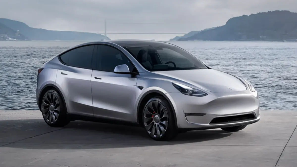 Model Y不止在電動車市場表現亮眼，豪華車市掛牌數第二強。（圖／Tesla）