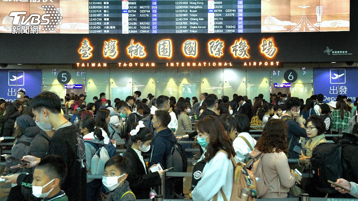 桃機估連假首日即為出境高峰,全天預估旅運量將達14.5萬人次。(示意圖/TVBS)