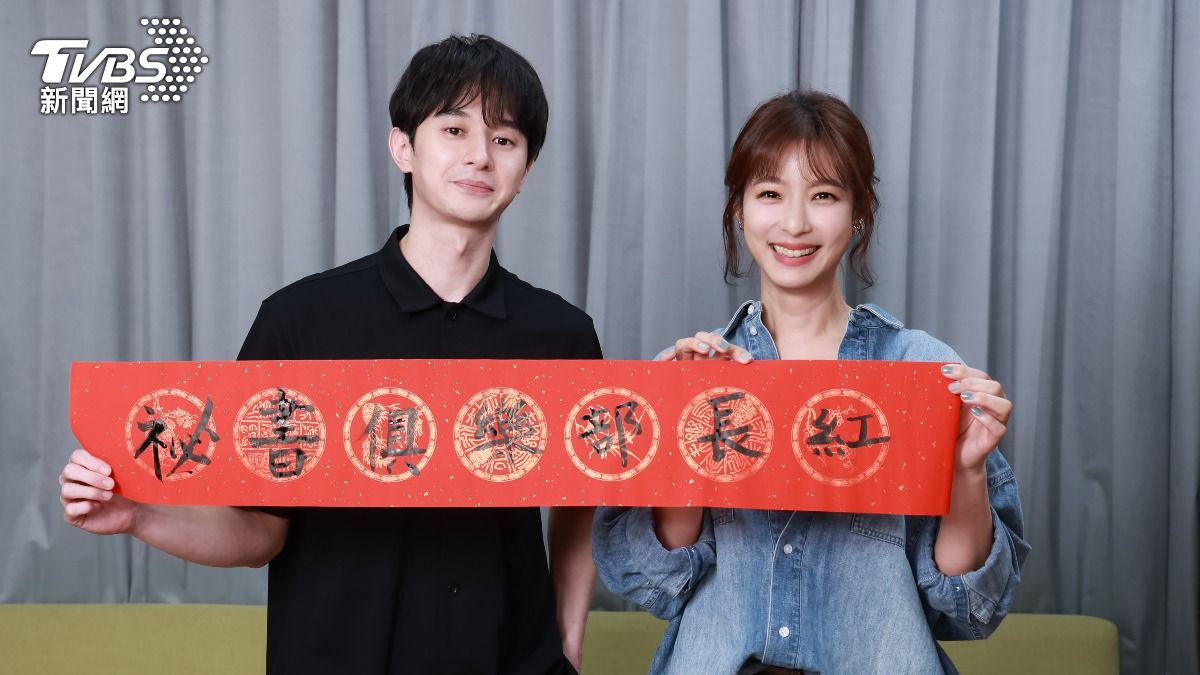 賴雅妍(右)、張軒睿都是過年宅在家的類型。(圖/趙世平攝)