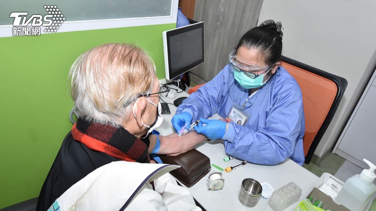 九旬翁7年「靠這招」3戰肝癌 他喊:腫瘤來一顆燒一顆