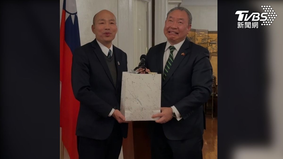 收駐美代表處贈禮 韓國瑜笑回「於心不忍」:預算不夠還送我