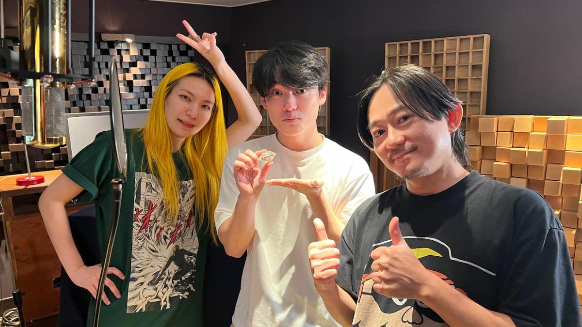 Tizzy Bac邀知更（中）參與演唱新歌〈失去做夢能力的人們〉。（圖／相信音樂提供）