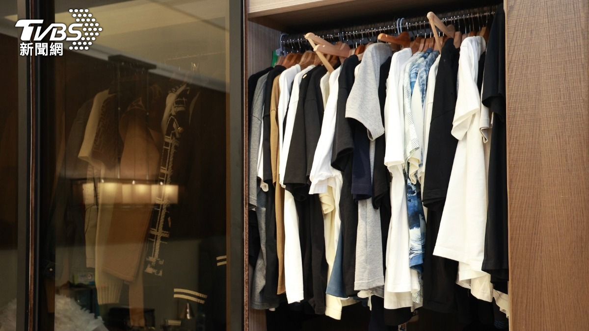 蹦闆T恤全是精品，隨便一件都3萬。（圖／黃城碩攝）
