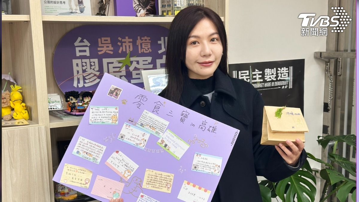 吳沛憶與粉絲製作的手寫卡片板。(圖/潘袁詩羽攝)