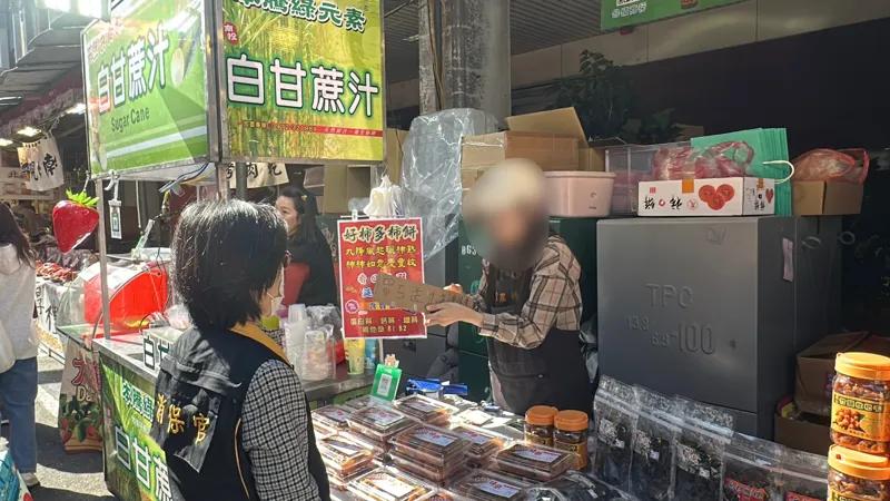 北市府稽查年貨大街。（圖／台北市政府提供）