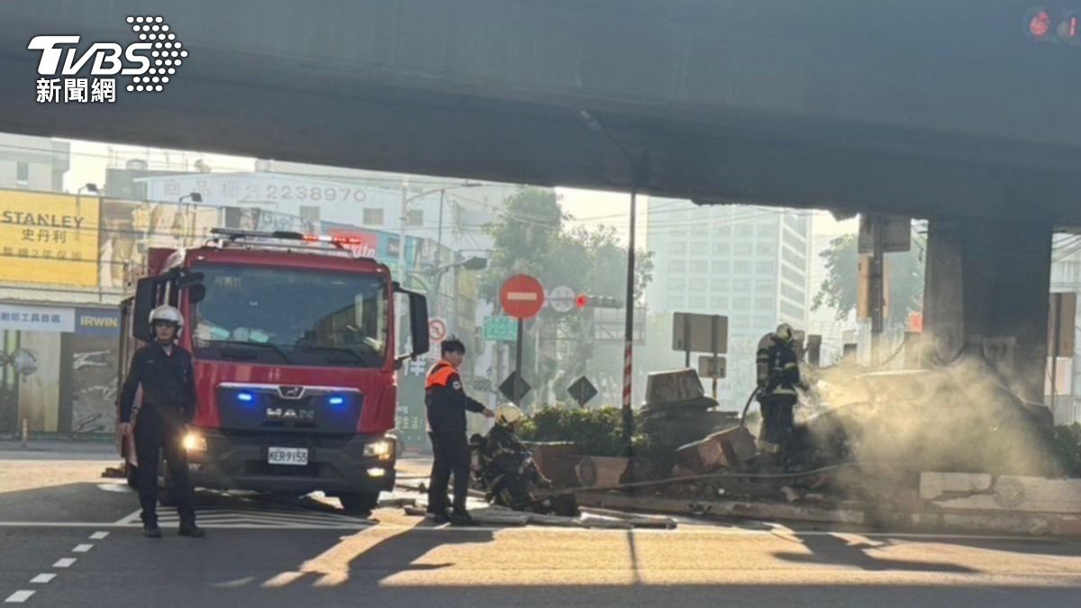 警方發現陳姓駕駛有酒駕行為。(圖/TVBS)