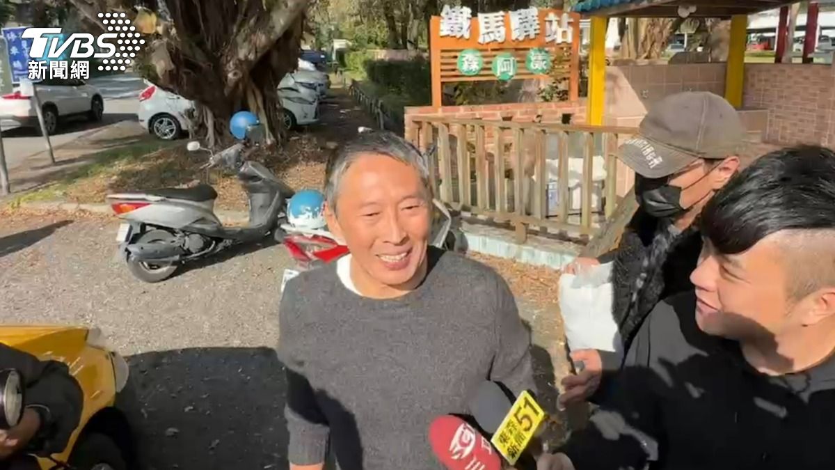 快訊/鈕承澤出獄了!藏不住喜悅 帶自種芋頭「回家陪媽媽」