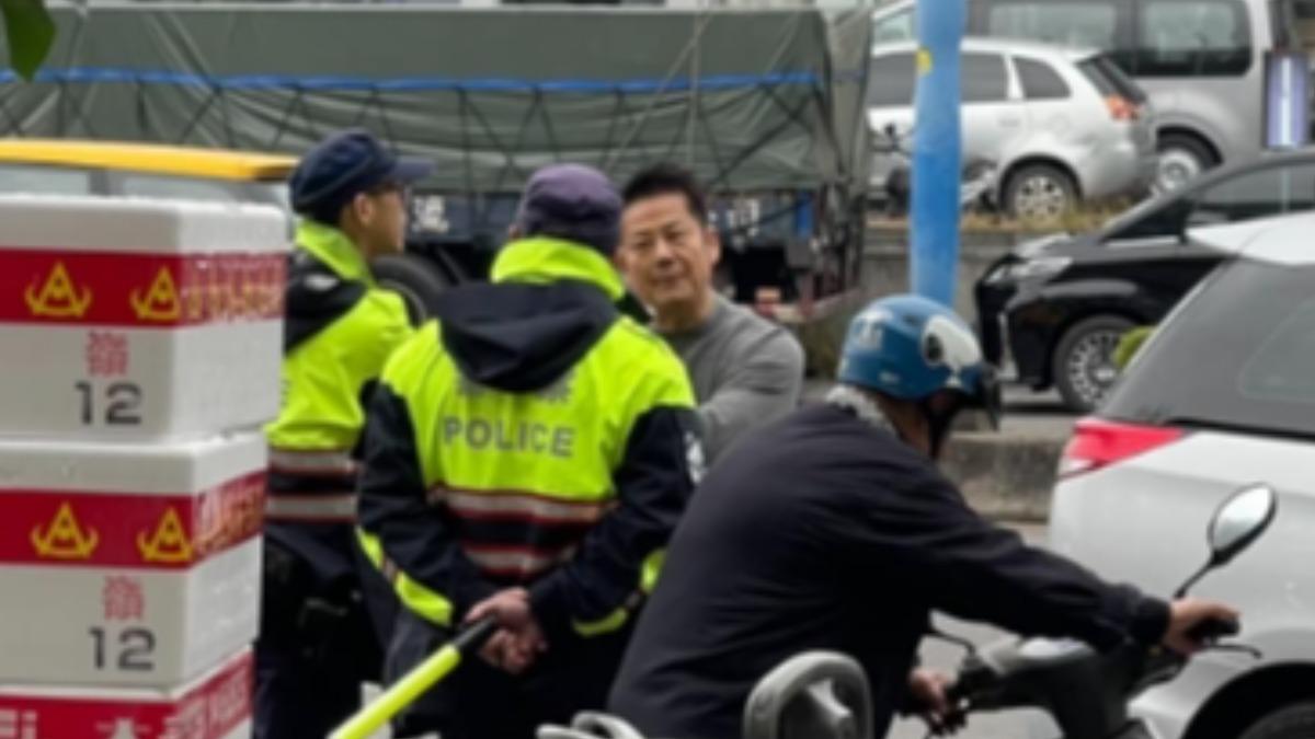 徐乃麟濱江市場違停遭開單！網友目擊稱「爆氣開戰」　警還原現場