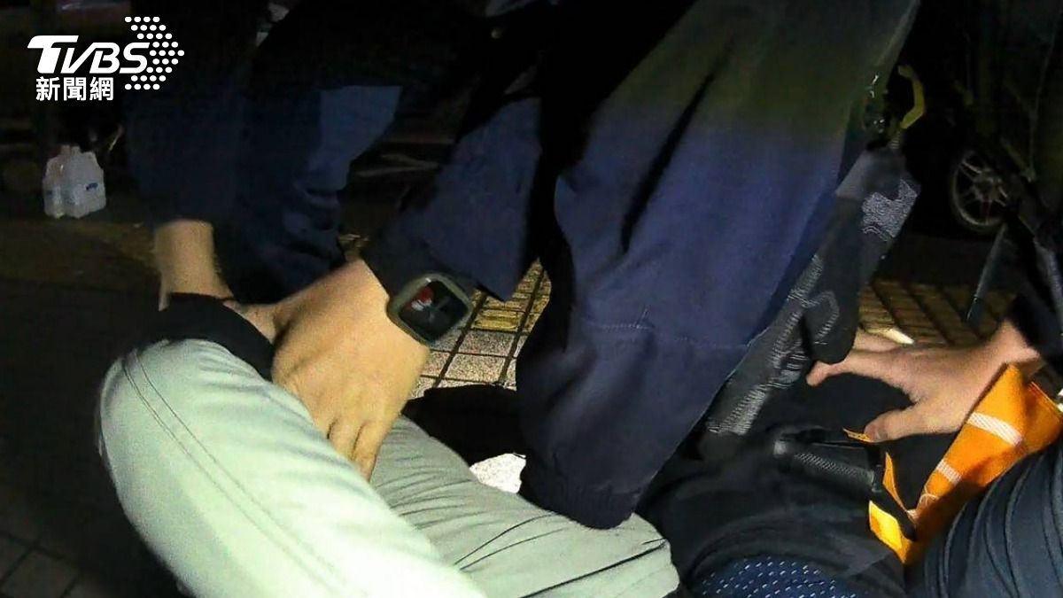 聽嘸英文以為被罵!桃園男搭訕失敗 自稱警察亮槍還嗆「襲警」