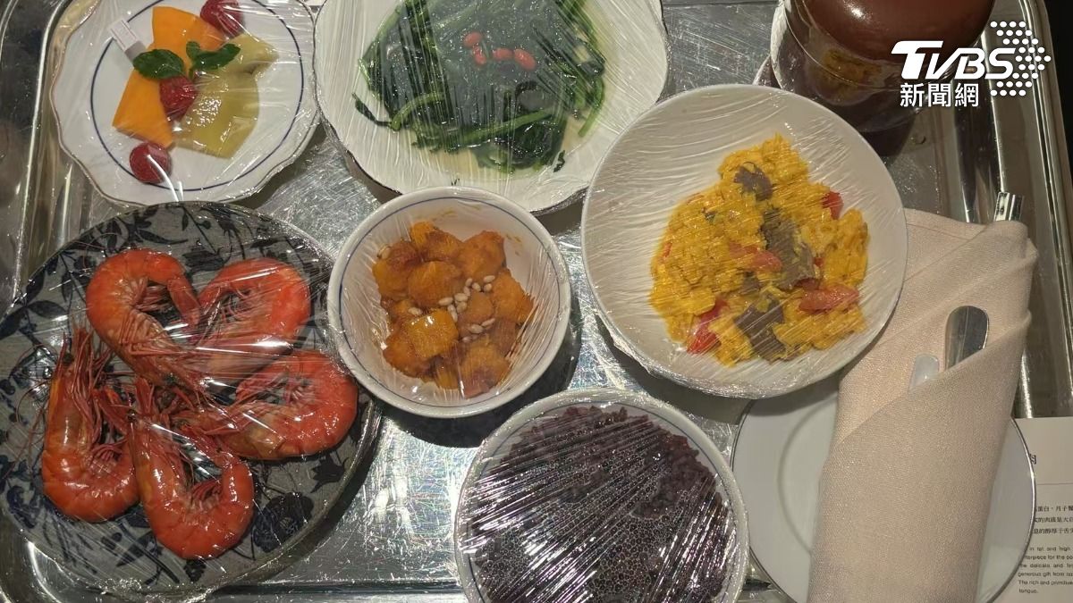 「聖貝拉」每日提供6餐,正餐有4菜一湯和水果甜點。(圖/蔡儀潔攝)