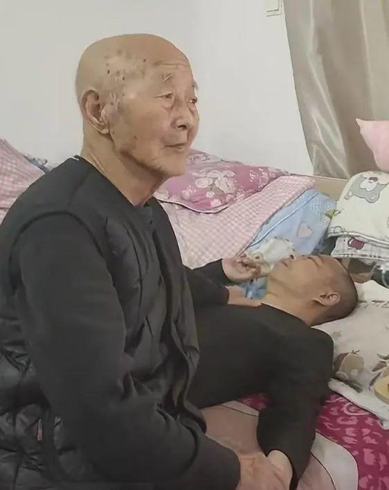 王耀東離世,91歲爺爺送終,引人鼻酸。(圖/翻攝自微博)