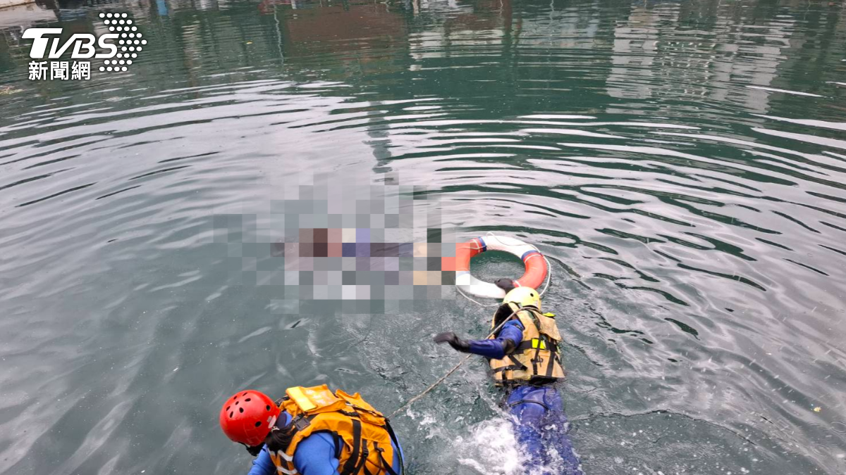 快訊/基隆外木山漁港驚見浮屍 「女趴水面亡」身分待查
