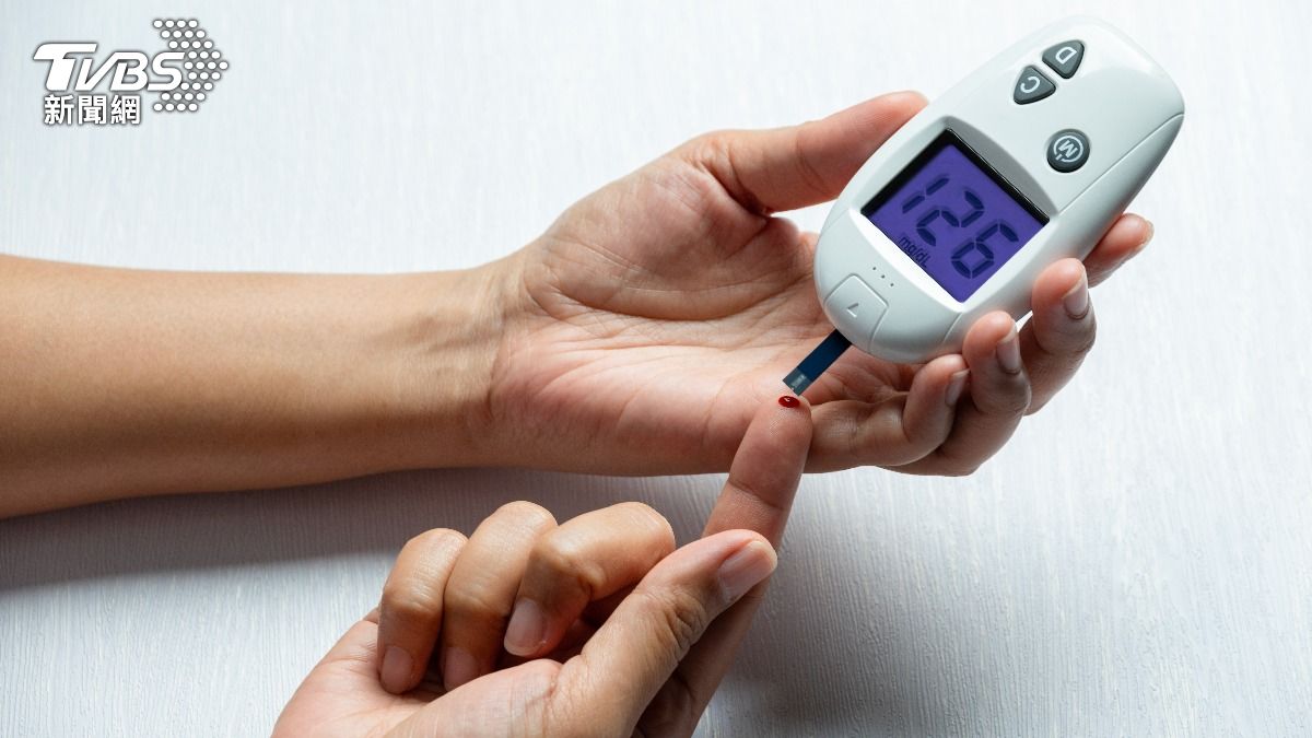 過年暴吃血糖也破表！醫曝「5安心吃法」　2美食糖友應少碰