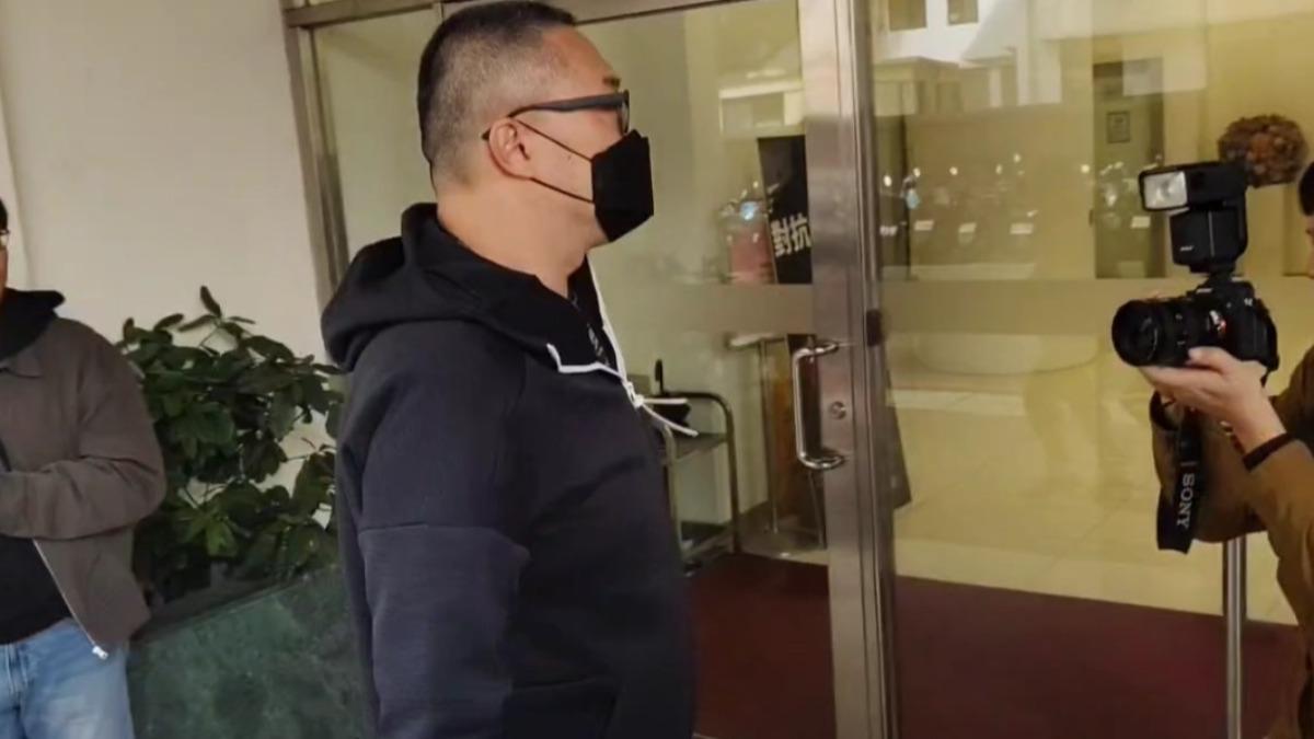 名嘴朱學恒被控強吻台北市議員鍾沛君。（圖／翻攝畫面）
