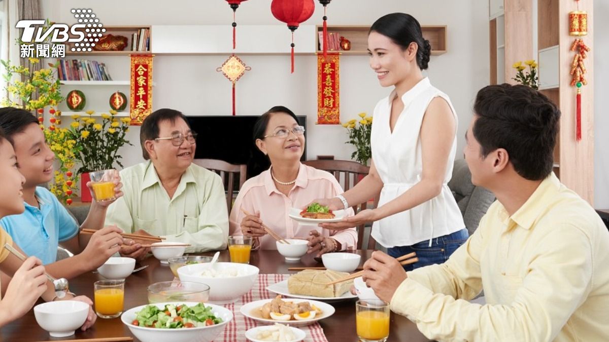 正妹「徵男友過年」3天20萬!條件曝光 一票人疑真假