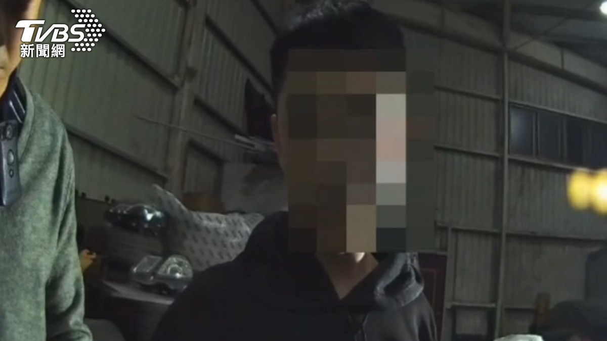 高雄通緝犯被逮求警「想抽菸」　攜銬脫逃2小時被捕：想回家了