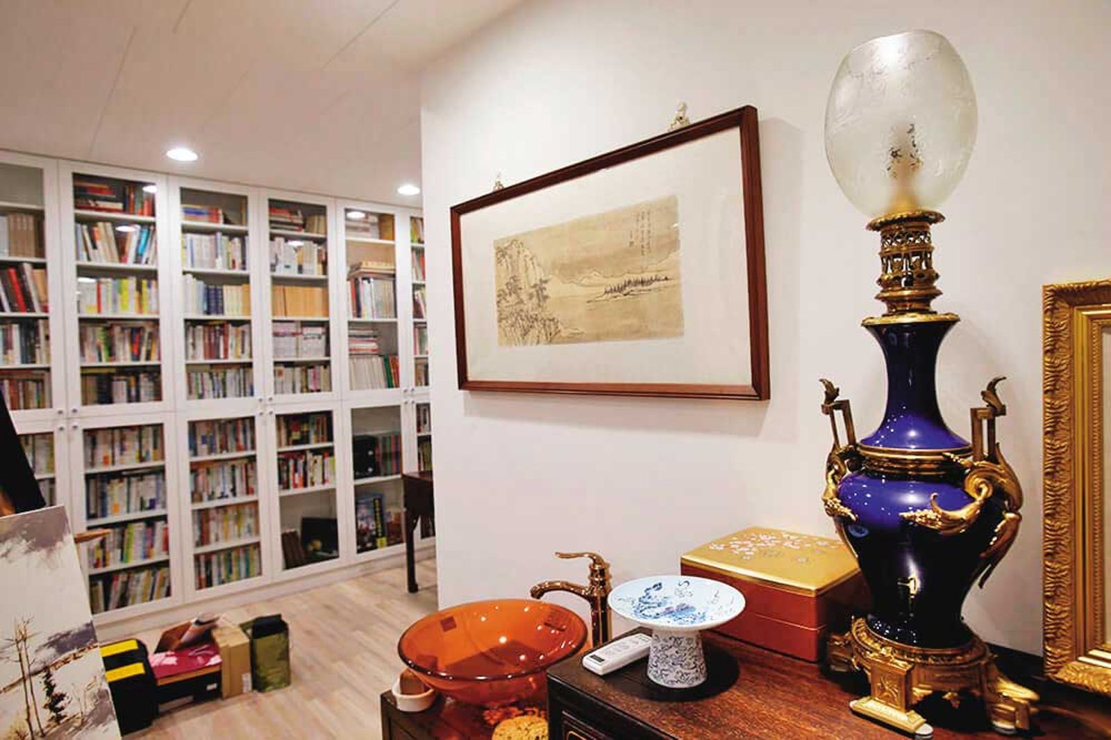 王薀的精舍及茶室裝潢典雅,裡面還收藏許多古董和藝術品。(圖/翻攝王薀官網)
