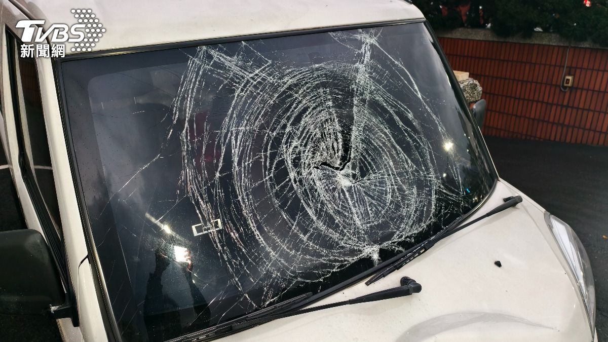 砰!疑違規過馬路 淡水94歲翁遭小貨車猛撞亡