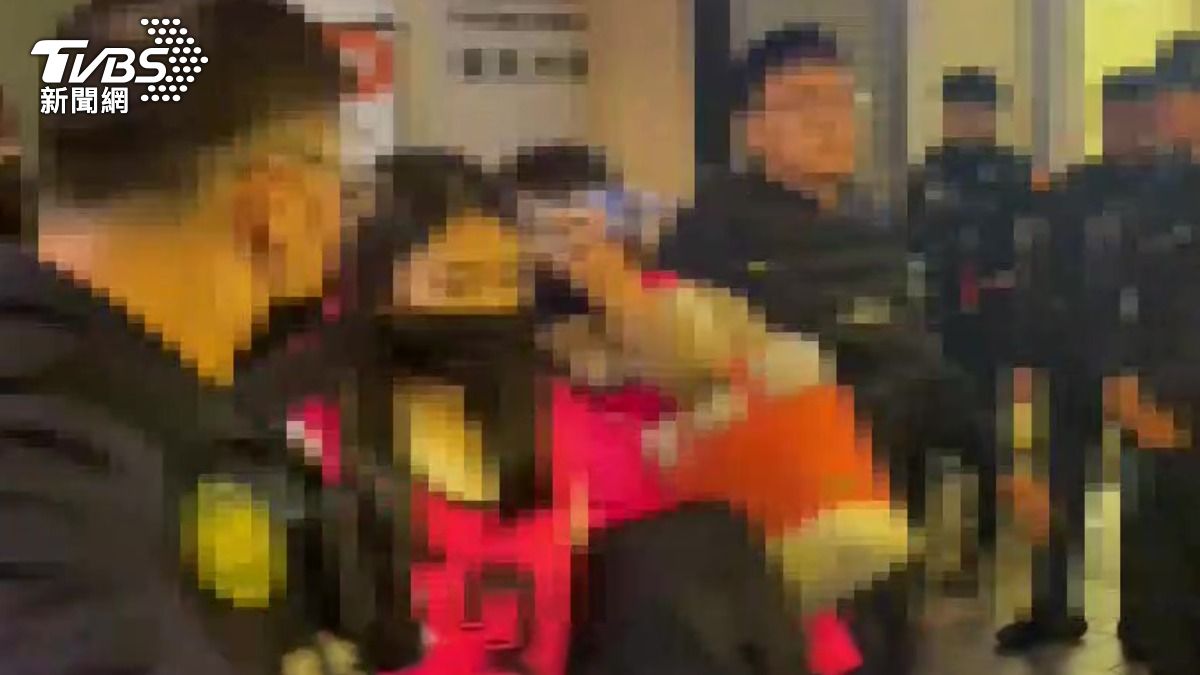 海鮮餐廳掩護賭場!美女荷官成吸客利器 警突襲逮22人送辦