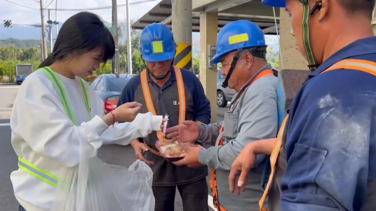 維冠倒塌曾受困61小時　思樂冰妹妹現身楠西災區