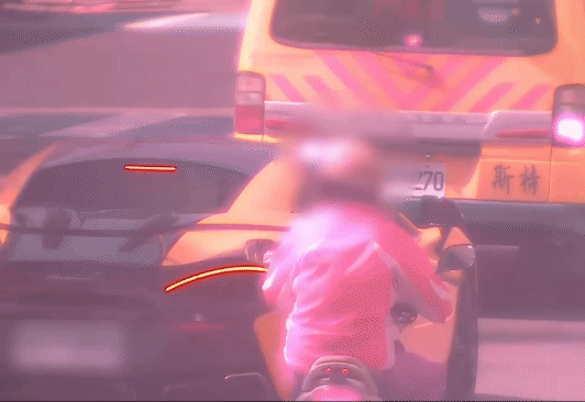 有片/高雄阿嬤騎車沒看路!撞「移動豪宅」麥拉倫 年難過了
